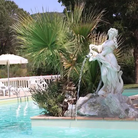 Mit Grill Und Gemeinsamem Pool