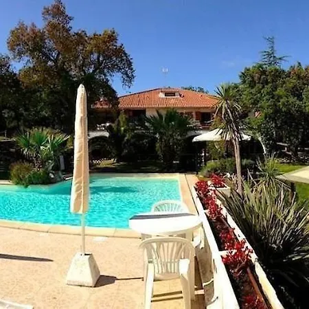 Mit Grill Und Gemeinsamem Pool Apartment
